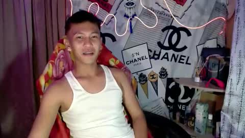 Snapshot of ralfhuge24 chatting on November 9, 2:26 pm ralfhuge24 online show from November 9, 2:26 pm