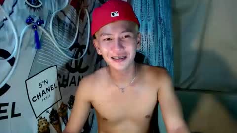 Snapshot of ralfhuge24 chatting on December 4, 7:39 am ralfhuge24 online show from December 4, 7:39 am