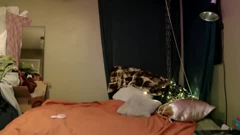 Snapshot of ramonaquinn chatting on February 27, 7:23 am RAMONA Q online show from February 27, 7:23 am