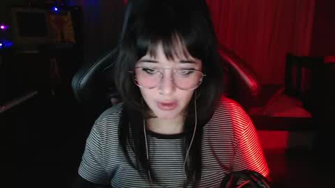 randomegirl666 online show from April 24, 7:33 am