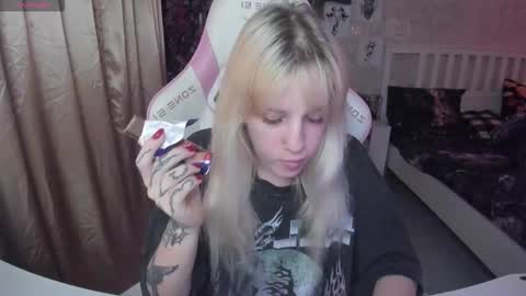 Snapshot of rapunzel_cute chatting on October 31, 10:11 pm Rapunzel online show from October 31, 10:11 pm