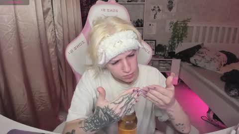 Snapshot of rapunzel_cute chatting on November 21, 1:21 pm Rapunzel online show from November 21, 1:21 pm