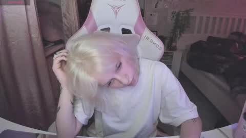 Snapshot of rapunzel_cute chatting on November 22, 9:25 pm Rapunzel online show from November 22, 9:25 pm