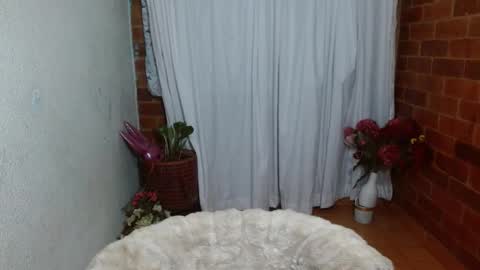 Snapshot of raquel_gh chatting on February 20, 12:52 am Raquel online show from February 20, 12:52 am