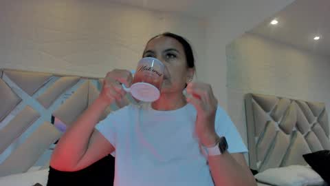 Raquel Moore  online show from March 6, 8:08 am