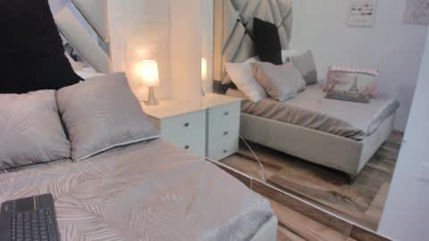 Raquel Moore  online show from September 14, 5:34 pm