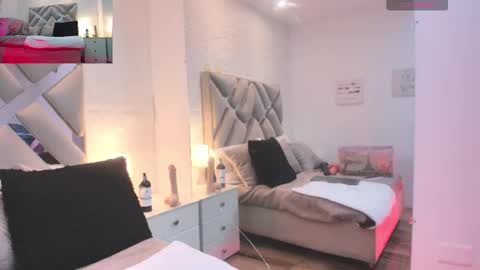 Raquel Moore  online show from October 3, 12:57 pm