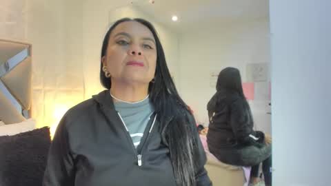 Raquel Moore  online show from March 9, 12:42 pm