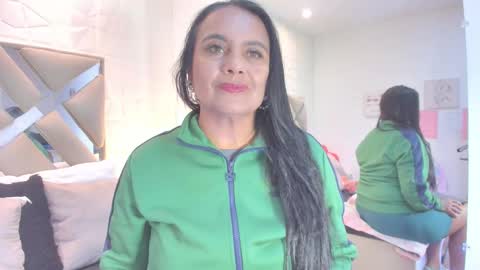 Raquel Moore  online show from March 23, 5:06 pm