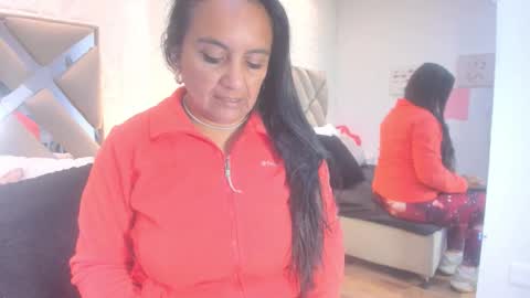 Raquel Moore  online show from March 24, 12:21 pm