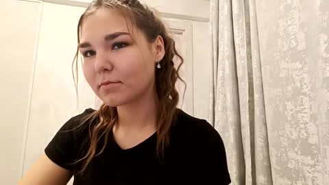 Snapshot of raquelhenrie chatting on December 21, 3:41 pm Synthia FIrst day here online show from December 21, 3:41 pm