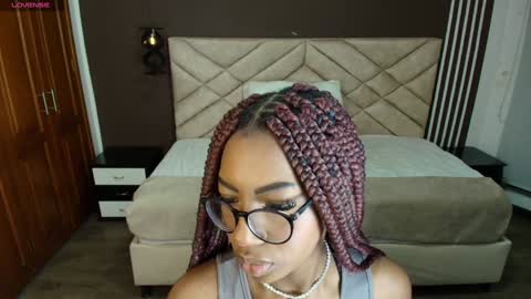 Snapshot of raqueljones_ chatting on February 5, 11:34 am Raquel online show from February 5, 11:34 am