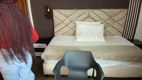 Snapshot of raqueljones_ chatting on February 11, 12:48 pm Raquel online show from February 11, 12:48 pm