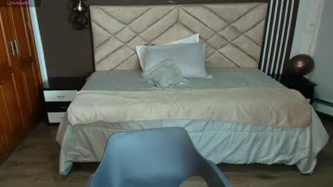 Snapshot of raqueljones_ chatting on February 22, 11:46 am Raquel online show from February 22, 11:46 am