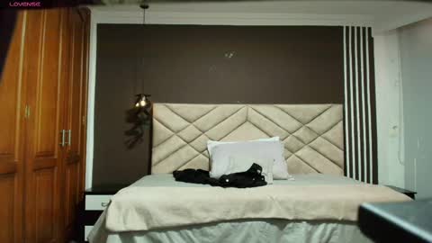 Snapshot of raqueljones_ chatting on February 25, 11:41 am Raquel online show from February 25, 11:41 am