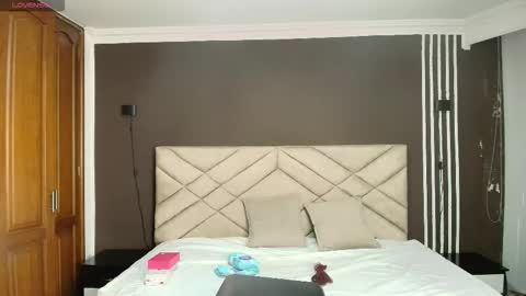 Snapshot of raqueljones_ chatting on September 19, 12:06 pm Raquel online show from September 19, 12:06 pm