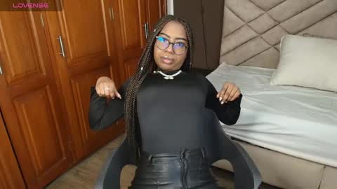 Snapshot of raqueljones_ chatting on October 7, 12:02 pm Raquel online show from October 7, 12:02 pm