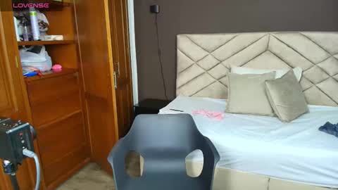 Snapshot of raqueljones_ chatting on October 14, 11:44 am Raquel online show from October 14, 11:44 am