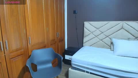 Snapshot of raqueljones_ chatting on October 23, 11:53 am Raquel online show from October 23, 11:53 am