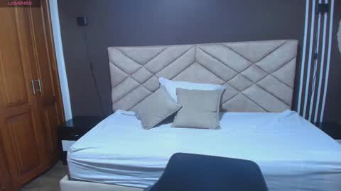 Snapshot of raqueljones_ chatting on November 11, 11:43 am Raquel online show from November 11, 11:43 am