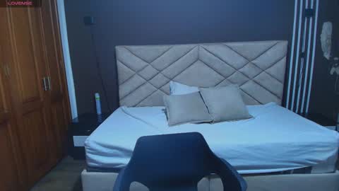 Snapshot of raqueljones_ chatting on November 21, 11:42 am Raquel online show from November 21, 11:42 am