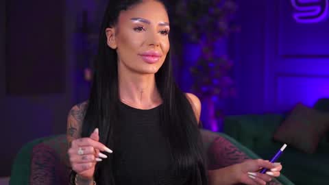 Raquelle online show from December 21, 6:55 pm