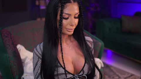 Raquelle online show from December 28, 7:11 pm