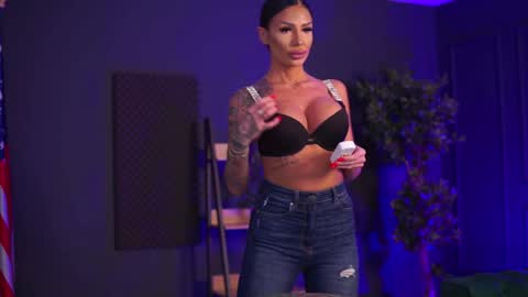 Raquelle online show from January 23, 6:45 pm