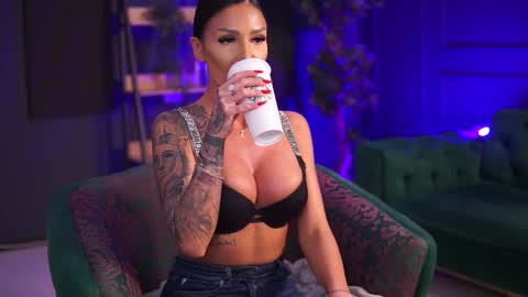 Raquelle online show from January 23, 9:50 pm