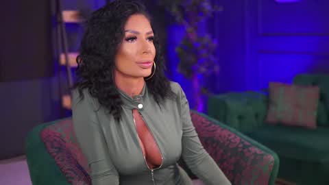 Raquelle online show from January 25, 6:35 pm