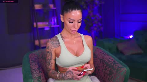 Raquelle online show from January 27, 5:48 pm