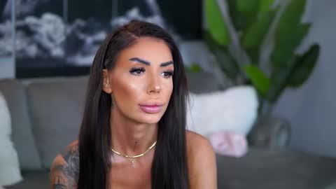 Raquelle online show from September 15, 9:09 am