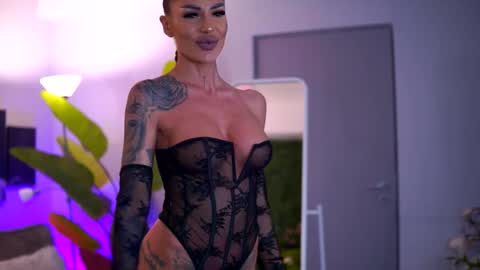 Raquelle online show from November 23, 4:45 am