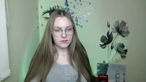 raspberry0101 online show from December 17, 6:42 pm