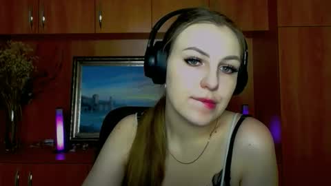 raspberry0101 online show from December 2, 7:57 am