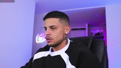 Snapshot of rausch77 chatting on December 6, 7:10 am rausch77 online show from December 6, 7:10 am