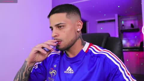 Snapshot of rausch77 chatting on December 24, 9:28 am rausch77 online show from December 24, 9:28 am