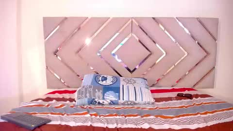 Snapshot of raven_foxter1 chatting on December 13, 7:53 pm RAVEN FOXTER online show from December 13, 7:53 pm