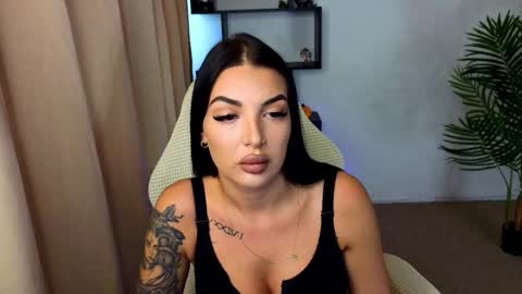 Snapshot of raven_inkk chatting on October 13, 9:20 am raven_inkk online show from October 13, 9:20 am