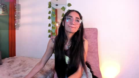 raven_smith_ online show from April 11, 6:40 am