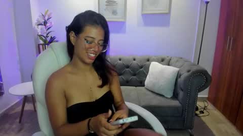 Snapshot of raven_stonee chatting on September 14, 8:19 pm Raven online show from September 14, 8:19 pm