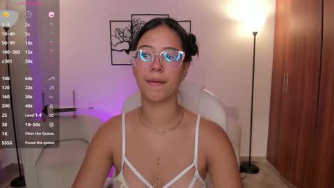 Snapshot of raven_stonee chatting on November 18, 3:12 am Raven online show from November 18, 3:12 am