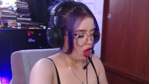 raventh_ online show from September 22, 9:50 pm