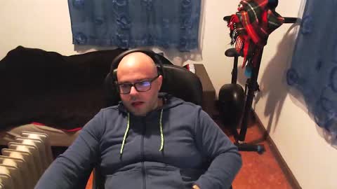 ravingr3d3 online show from February 19, 9:36 pm