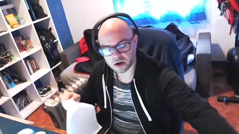 ravingr3d3 online show from February 20, 9:11 am