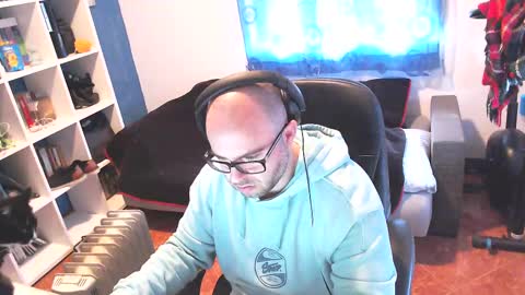 ravingr3d3 online show from February 25, 9:09 am