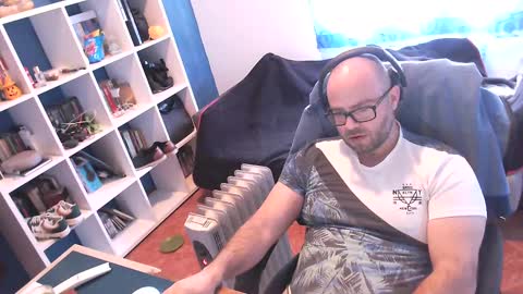 ravingr3d3 online show from February 26, 12:14 pm