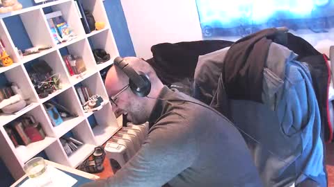 ravingr3d3 online show from February 28, 2:09 pm