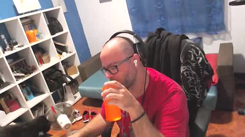 ravingr3d3 online show from September 11, 9:37 pm