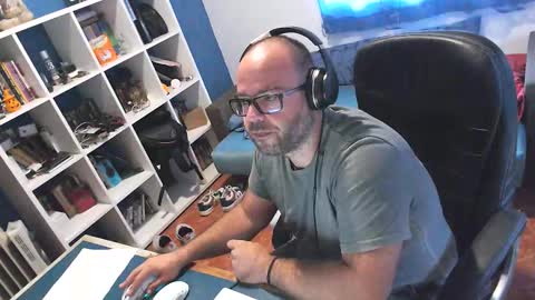 ravingr3d3 online show from September 18, 8:05 am